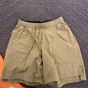Lululemon license to train 7 inseam shorts